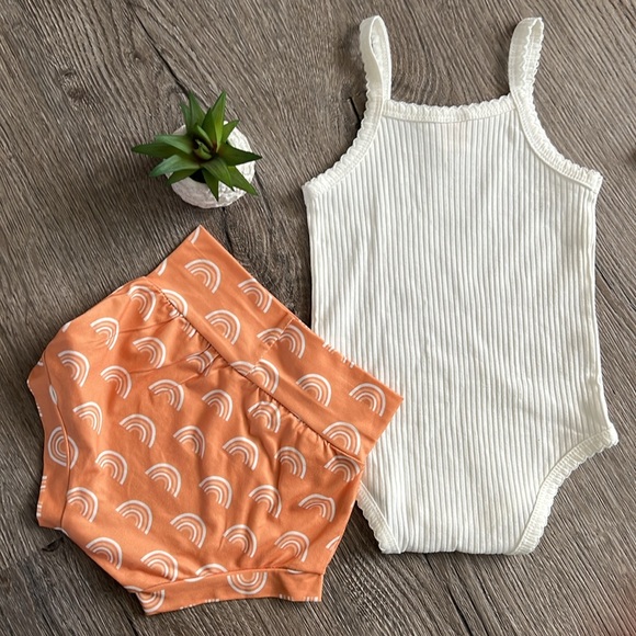 Children’s Romper set size: 80 ( 9-12m ) Photo prop, Rainbows 3pc set LIKE NEW! - Picture 4 of 7